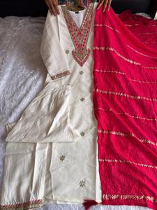 Vestido de trabajo de secuencia con bordado hermoso de seda romana de diseñador - Product Image 3