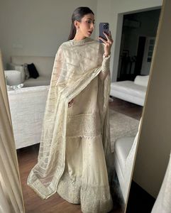Ensemble haut et pantalon brodés gracieux avec Dupatta Parfait pour les fêtes, les mariages et les occasions élégantes de vêtements ethniques - Product Image 2