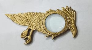 Lupa de Mano Decorativa de Aluminio Metálico con Acabado Amarillo - Product Image 4