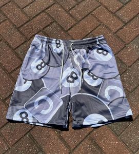 Personnalisé et conçu dans un style streetwear. Ils sont fabriqués à partir de tissu en maille et ont un design rétro classique - Product Image 5