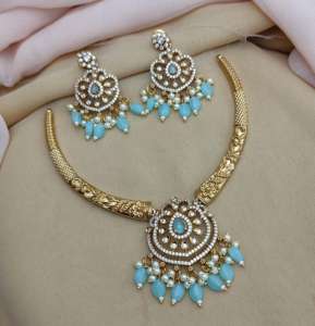 Ensemble de collier de luxe minimal CZ pour femmes bijoux en laiton léger de finition de qualité supérieure avec boucles d'oreilles pour vêtements de fête avec finition mate - Product Image 2