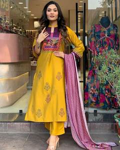 Colección étnica de nuevo diseñador paquistaní, Material de viscosa Shalwar Kameez bordado semicosido para uso diario y de oficina - Product Image 3