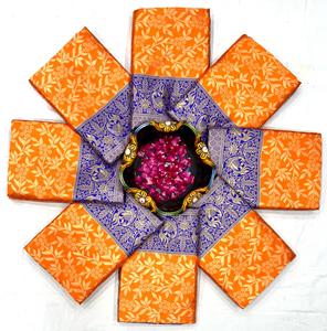 Saree en soie Jacquard lourd de qualité supérieure en orange vif avec bordure tissée dorée élégante tenue traditionnelle indienne et pakistanaise - Product Image 5