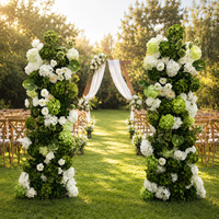 Décoration d'arche de mariage en fleurs artificielles en soie : Hortensias verts et roses blanches pour cadre d'arche métallique, toile de fond de fête