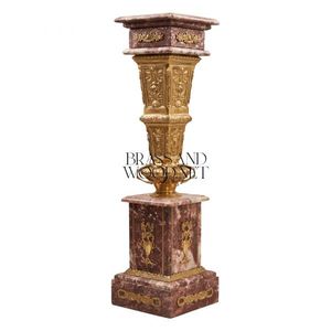 Base de Pedestal de Mármol Rojo Royal Rosso Levanto de Lujo con Detalles Ornamentales de Latón Dorado - Product Image 2