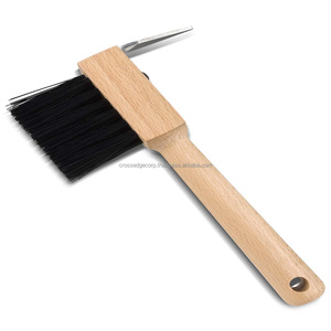 Venta al por mayor herrador de caballos suministros recolector de pezuñas de herradura con cepillo para caballos limpieza de pies pezuñas Mango de madera Diseño ergonómico - Product Image 6