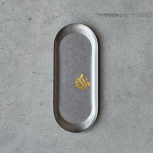 Plateau de service alimentaire en métal avec bords incurvés Plateau en acier inoxydable de conception standard pour la maison et le restaurant Couleur argentée de qualité supérieure - Product Image 2