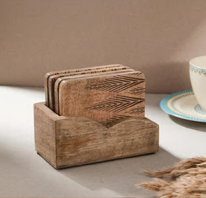 Posavasos rectangulares de madera con un moderno patrón geométrico de flechas. Disponible a precios de mayoreo. - Product Image 1
