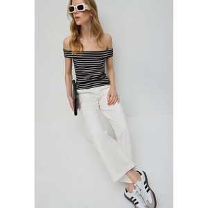 เสื้อยืดคอตรงแขนกุดแบบเปิดไหล่ - Product Image 2