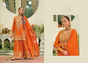 Costume palazzo de style pakistanais en soie Chinon de qualité supérieure avec un travail brodé lourd parfait pour la collection de la saison des mariages - Product Image 3