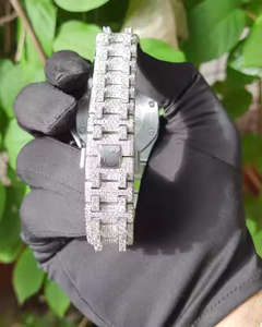 Reloj Cronógrafo Deportivo de Lujo de Alta Calidad, Acero Inoxidable, Cristal con Diamantes Moissanite, Marcador Luminoso Blanco y Verde, Analógico - Product Image 3