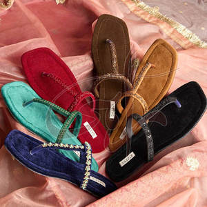 Calzado Ligero Personalizado para Mujer, Estilo Kolhapuri, Antideslizante, Suela de Cuero Natural de Alta Calidad, Parte Superior de Terciopelo - Product Image 4