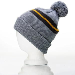 Haute qualité chaud hiver tricot bonnet chapeaux 100% acrylique Logo personnalisé produits en gros Jacquard tricot bonnet chapeaux vêtements doux - Product Image 1