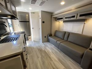 Autocaravana Usada 2023 F-o-r-e-s-t R-i-v-e-r Flagstaff Micro Lite 21FBRS - Product Image 2