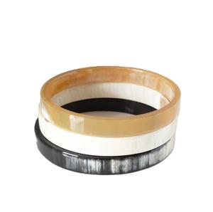 Brazaletes de cuerno de Búfalo con tamaños y diseños personalizables Brazaletes de cuerno de buey de color natural con estilos de superficie brillante y mate - Product Image 4