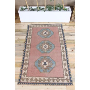 Tapis vintage en laine avec accents bleus turcs, patchwork, 3,5x6,2 pi (107x188 cm), avec envers en latex - Product Image 1