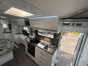 Camping-car Avida Esperance C7932 SL blanc 2021 |   Camping-car familial 4 places avec équipements de luxe tout-terrain modernes à vendre - Product Image 5