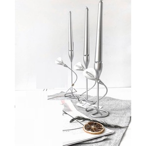 Portavelas para decoración del hogar, candelabro de Metal de primera calidad con diseño de Lirio de Cala - Product Image 1
