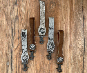 Nuevo llavero de cuero de vaca genuino hecho a mano Real con forma de muñequera encantadora, accesorio de estilo occidental, llavero de muñequera vaquera - Product Image 3