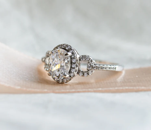 Anillo de Compromiso de Oro Blanco Sólido de 14K, Diamante Cultivado en Laboratorio con Corte Oval Romántico y Halo de Rodio, Joyería Fina para Bodas y Fiestas - Product Image 2