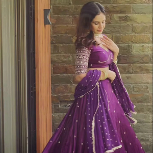 Collection Boutique Ethnique Indienne Premium Semi Cousue Lehenga et Choli avec Contraste Dupatta du Fournisseur en Gros Indien - Product Image 1