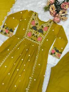 TOP Y PANTALÓN DE FIESTA CON FANCY DUPPATA Y TRABAJO BORDADO - Product Image 2