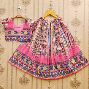 Ensemble Lehenga Choli pour filles, imprimé Leriya, entièrement cousu, longueur au sol, rose vif, traditionnel, pour les fêtes d'enfants - Product Image 2