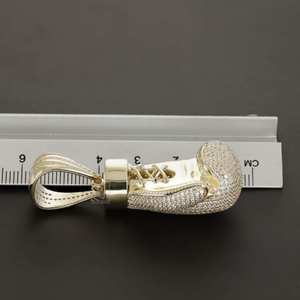 จี้รูปนวมชกมวยแบบกำหนดเอง ประดับเพชร VVS1 เงินแท้ 925 ชุบทอง สไตล์ฮิปฮอป ของขวัญสำหรับเพื่อน เพชรโมอิสซาไนต์ - Product Image 2