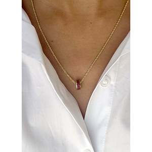 Pendentif breloque fait main en or rose avec pierre de naissance taille baguette, grenat, diamant, perle, style religieux, bijoux indiens pour cadeaux - Product Image 2