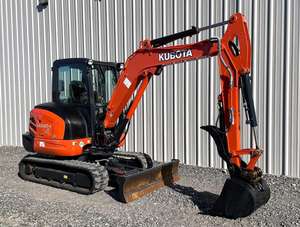 LIVRAISON GRATUITE MINI-EXCAVATRICE KUBOTA KX040-4 40 CV CABINE CLOSERÉE APPROUVÉE EPA CE Moteur hydraulique auxiliaire Pompe à engrenages PLC. - Product Image 4