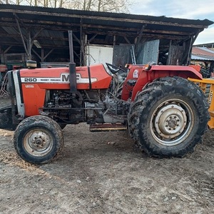 Tracteur compact Massey Ferguson MF 260 d'occasion en bon état, construction robuste pour les opérations agricoles - Product Image 5