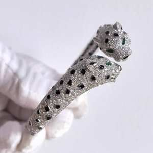 Anillo de Plata de Ley 925 Personalizado, Estilo Vintage, Elegante, con Patrón de Letras, con Diseño de Cabeza de Leopardo en Oro Blanco y Moissanita - Product Image 4