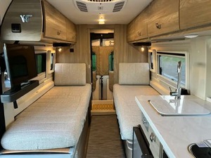 Fournisseur de camping-car d'occasion Winnebago Travato Classe B à moteur essence 2023, 59K km, à vendre - Product Image 3