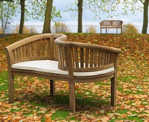 Banc de jardin Alvis lettre S en teck de première qualité avec finition naturelle pour usage extérieur. - Product Image 5