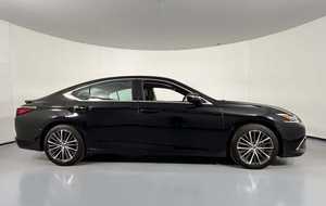 Lujosa Toyota ES 350 FWD Turbo 2024 Usada con Llantas de Aleación R17, Volante a la Izquierda, Asientos de Cuero Oscuro, Sistema de Navegación y Arranque Remoto - Product Image 3