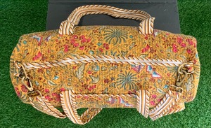 Sac de voyage week-end sport de luxe en coton imprimé à la main motif floral moutarde, avec fermeture éclair, écologique, durable, grande capacité - Product Image 4