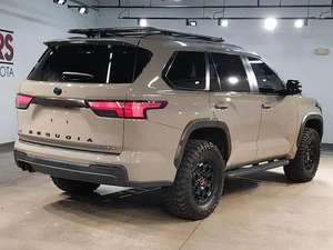 ขายรถโตโยต้า เซควาญา รุ่น TRD Pro ปี 2024 เกียร์ธรรมดา พวงมาลัยซ้าย หุ้มหนังเทอร์โบสีเข้ม - Product Image 4