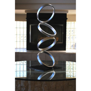 Decoración moderna de mesa para oficina, escultura hecha a mano en forma de anillo de Metal fundido de aluminio, artesanía de Metal, Color plateado personalizable - Product Image 3