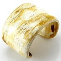 Meilleures ventes de produits en corne Bracelets de corne faits à la main et cadeaux de bracelet Bracelet de bijoux de mode en corne de vache de buffle Offre Spéciale par S E