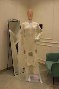 ชุดคุर्ตาผ้าฝ้ายสำหรับผู้หญิงสไตล์อินเดีย/ปากีสถานแบบดั้งเดิม ดีไซน์ทันสมัย ตกแต่งด้วยงานผ้าที่มีศิลปะ ทรงพลิ้วไหว เหมาะสำหรับงานปาร์ตี้ - Product Image 4