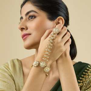 Kundan Hathpan 181372 Bijoux de Mariage Blancs Victorien Premium pour Femme, Collection Culturelle - Product Image 2