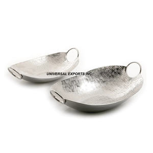 Ensemble de deux plateaux à chocolat en métal design classique et élégant faits à la main Plateaux de service de belle qualité - Product Image 1