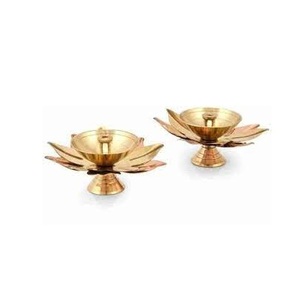 Meilleure vente pur laiton Lotus Design fer feuille Diya jaune couleur poudre enduit velours boîte-cadeau meilleure vente cadeau pour Diwali - Product Image 3
