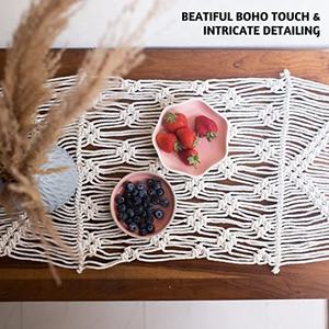 Nouveau Chemin de Table Bohème en Macramé de Luxe 40x100 cm Blanc Floral Géométrique Tricoté à la Main avec Paillettes Décoration Bohème pour Dîners et Mariages - Product Image 2