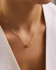 Collar de Piedras Preciosas en Forma de Campana Hecho a Mano y Personalizado con Cadena de Eslabones Chapada en Oro de 10K, Regalo de Boda para Mujer - Product Image 2