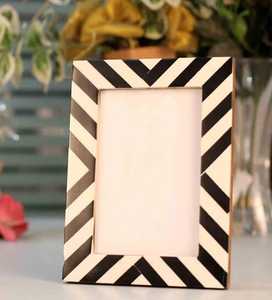 Marco de fotos de resina y madera de diseñador hecho a mano para decoración de hogar y oficina Idea de regalo de Navidad económica - Product Image 1