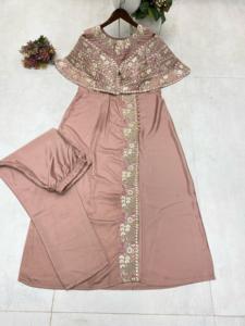 Robe de créateur élégante en papier d'aluminium avec de superbes détails en aluminium pour les fêtes, les mariages et les occasions spéciales - Product Image 6