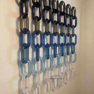 Décoration murale en résine acrylique moderne faite à la main, chaîne reliée personnalisée pour la décoration intérieure, décoration de chambre la plus adorable pour l'Exposition Mondiale - Product Image 1