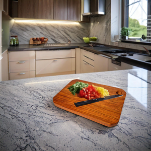 Planche à découper en bois d'acacia massif faite à la main - Légère, écologique et compatible lave-vaisselle |   Fabriqué à la main en Inde - Product Image 4