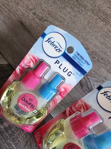 Ambientadores asequibles Febreze Plug In, aroma fresco Downy April, eliminador de olores para olores fuertes, 1 calentador + 2 recambios de aceite - Product Image 5